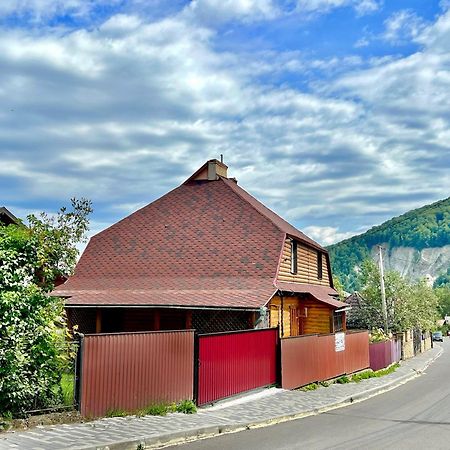 Хатинка Hotel Yaremche Bagian luar foto