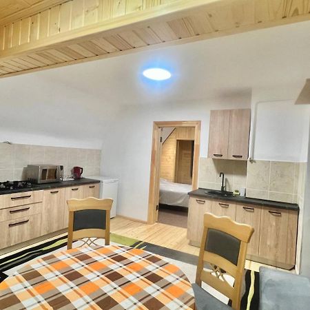 Хатинка Hotel Yaremche Bagian luar foto