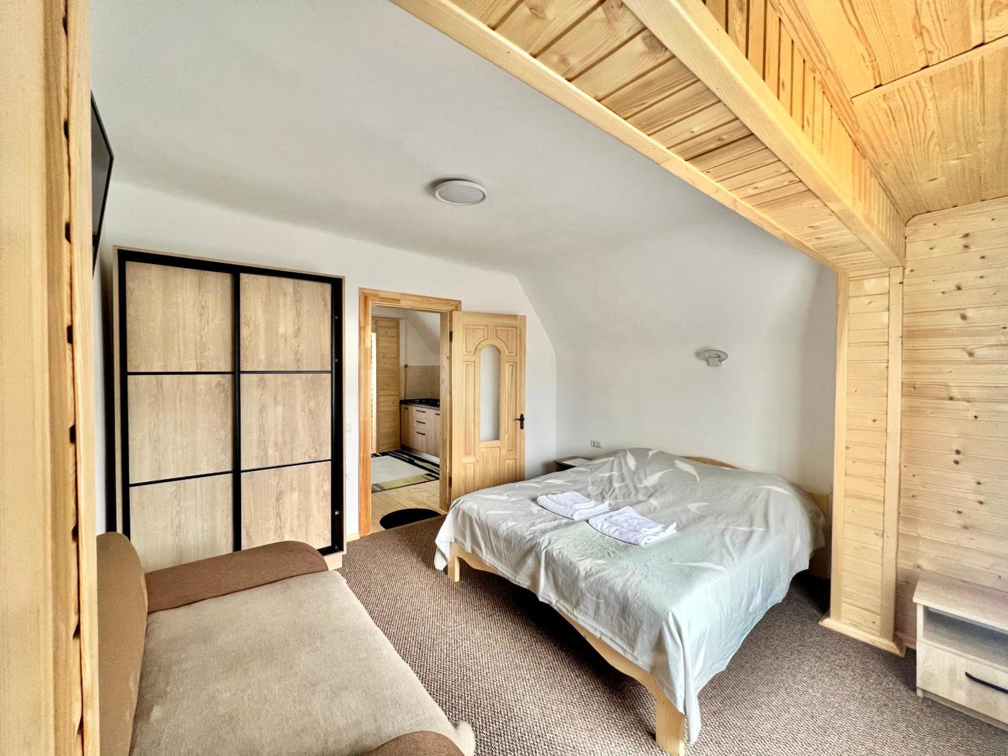 Хатинка Hotel Yaremche Bagian luar foto