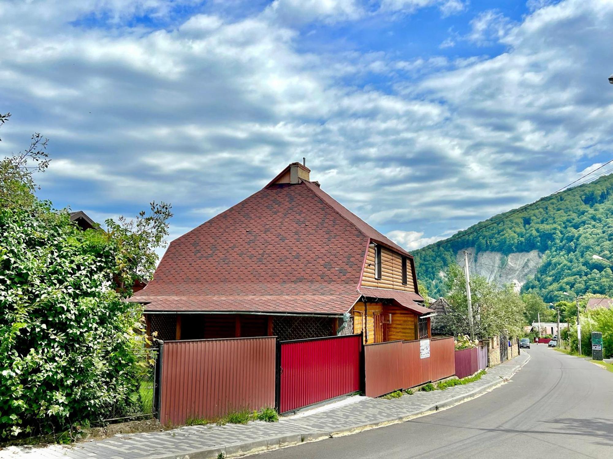 Хатинка Hotel Yaremche Bagian luar foto