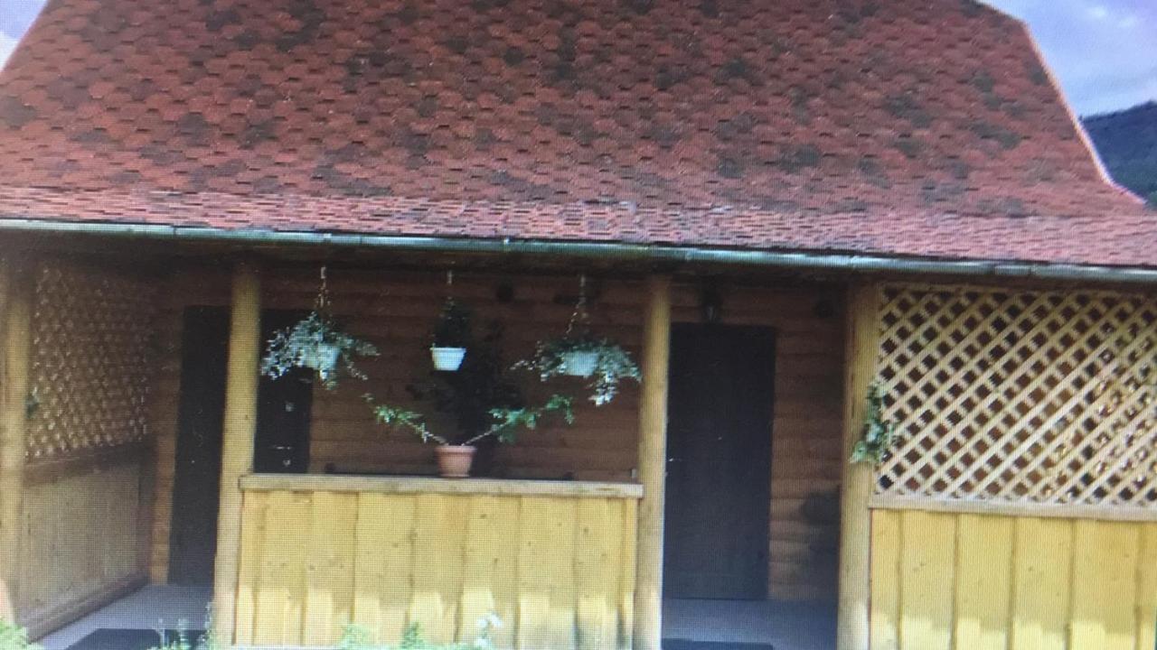 Хатинка Hotel Yaremche Bagian luar foto
