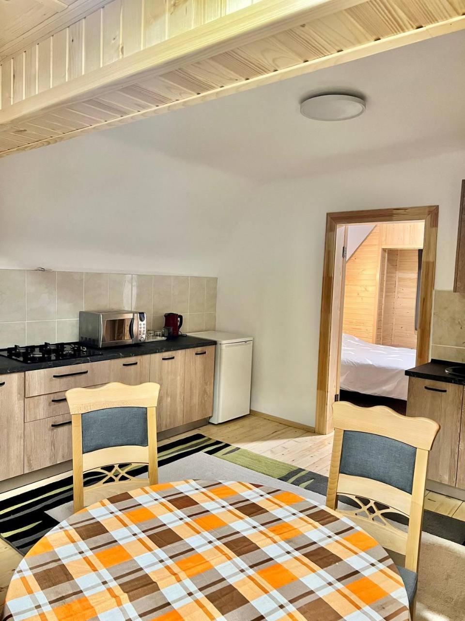 Хатинка Hotel Yaremche Bagian luar foto