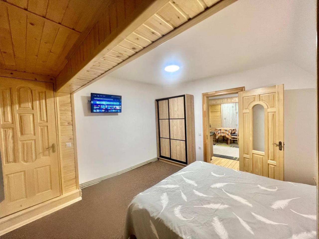Хатинка Hotel Yaremche Bagian luar foto