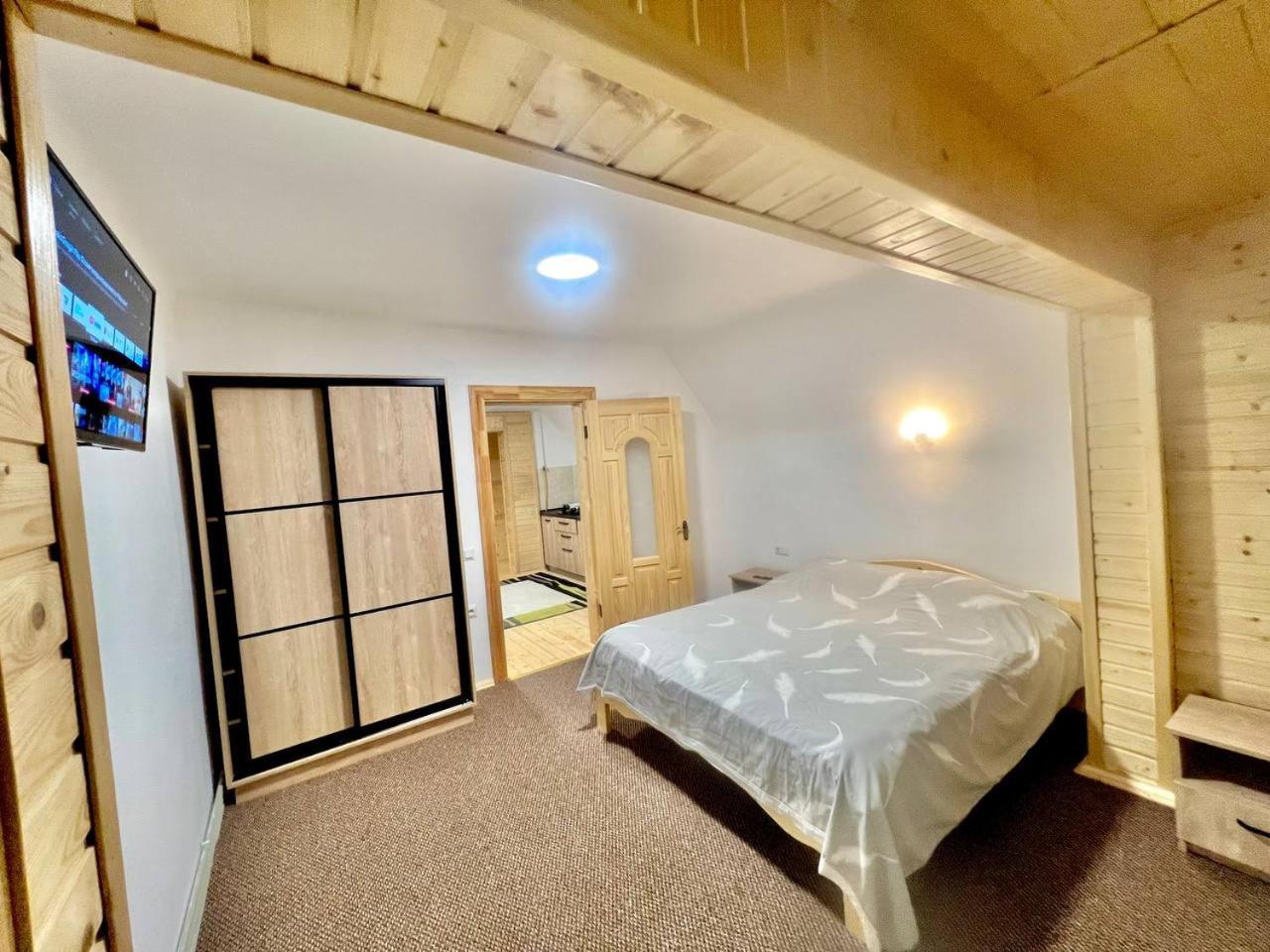 Хатинка Hotel Yaremche Bagian luar foto
