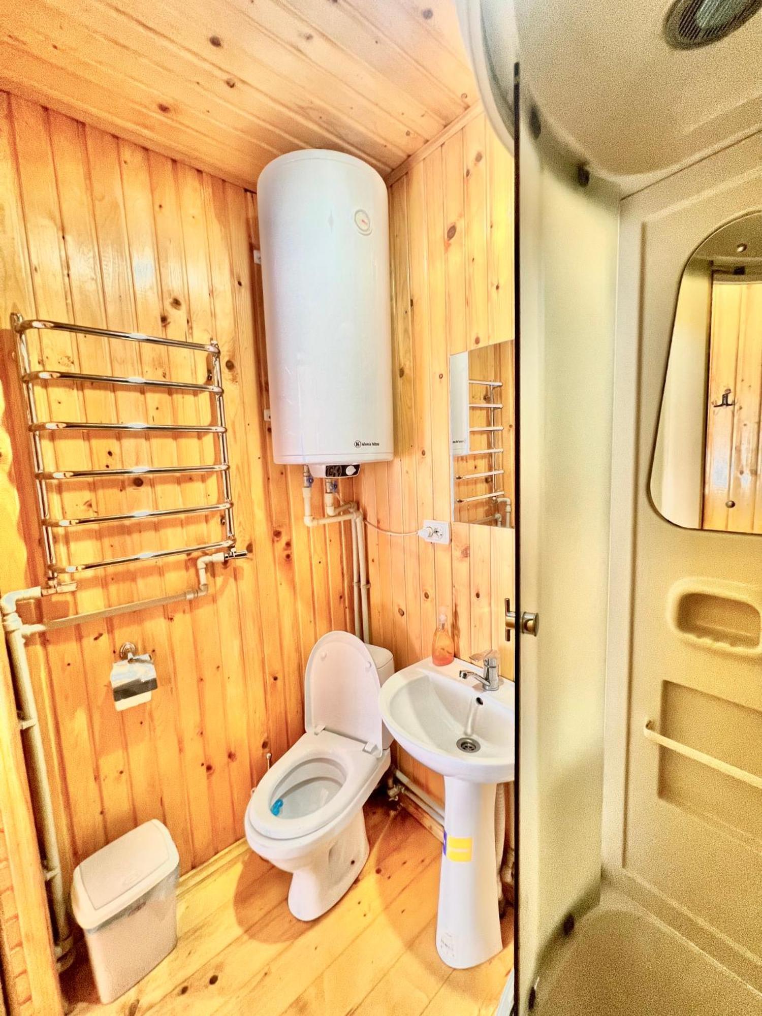 Хатинка Hotel Yaremche Bagian luar foto