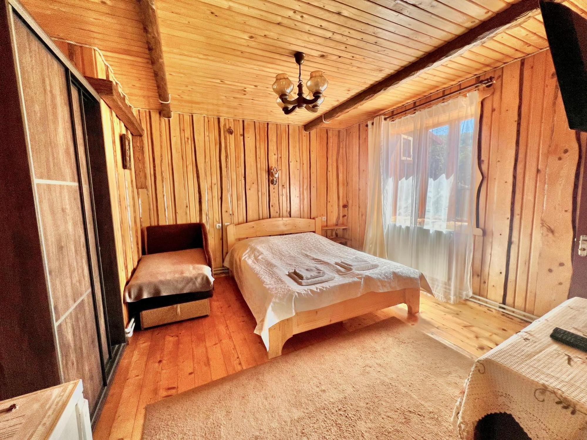 Хатинка Hotel Yaremche Bagian luar foto